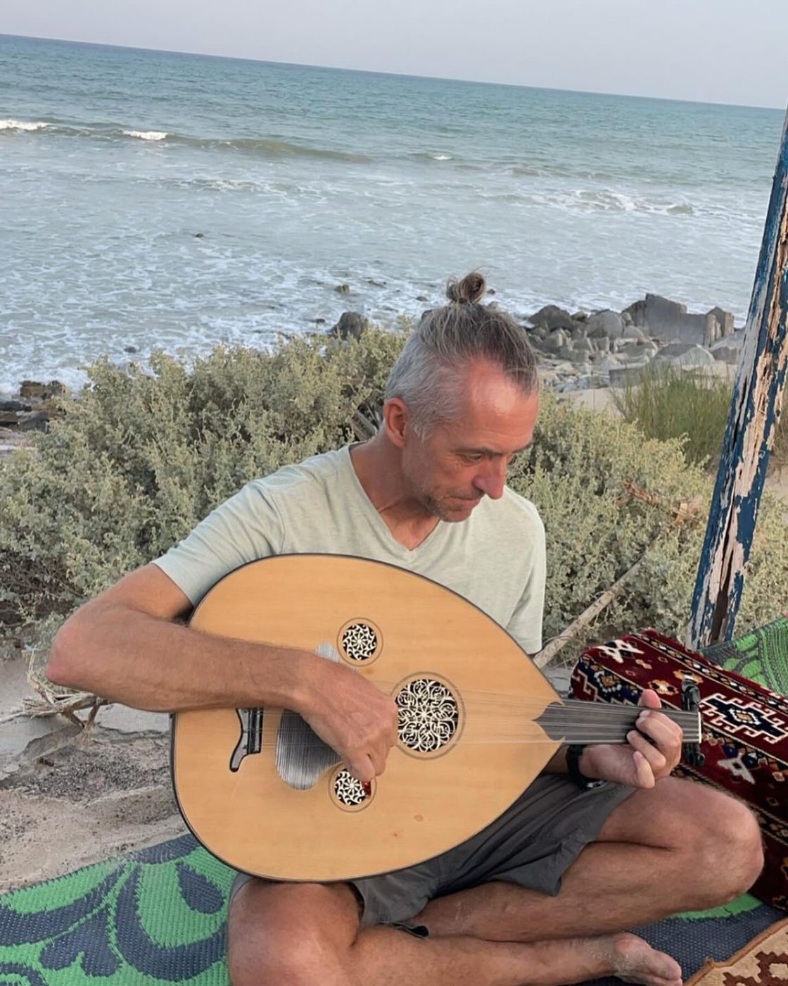 Thomas playing the oud by the sea
